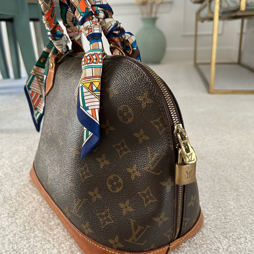 Louis Vuitton Monogram Canvas Alma with purse twilly’s - Picture 2 of 12